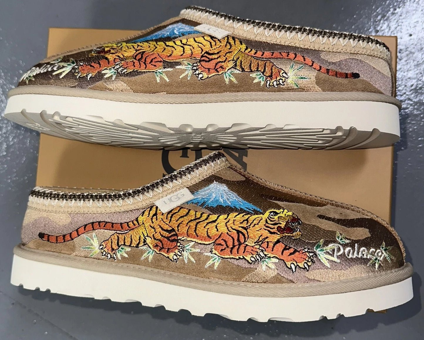 Nomad Souvenir Embroidered Loafers